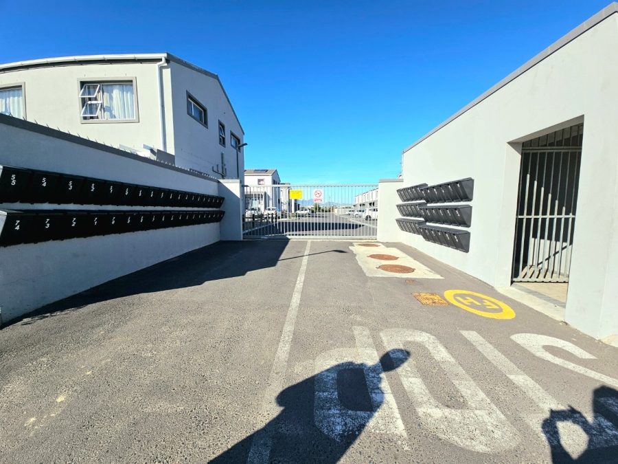 2 Bedroom Property for Sale in Stratford Green Western Cape